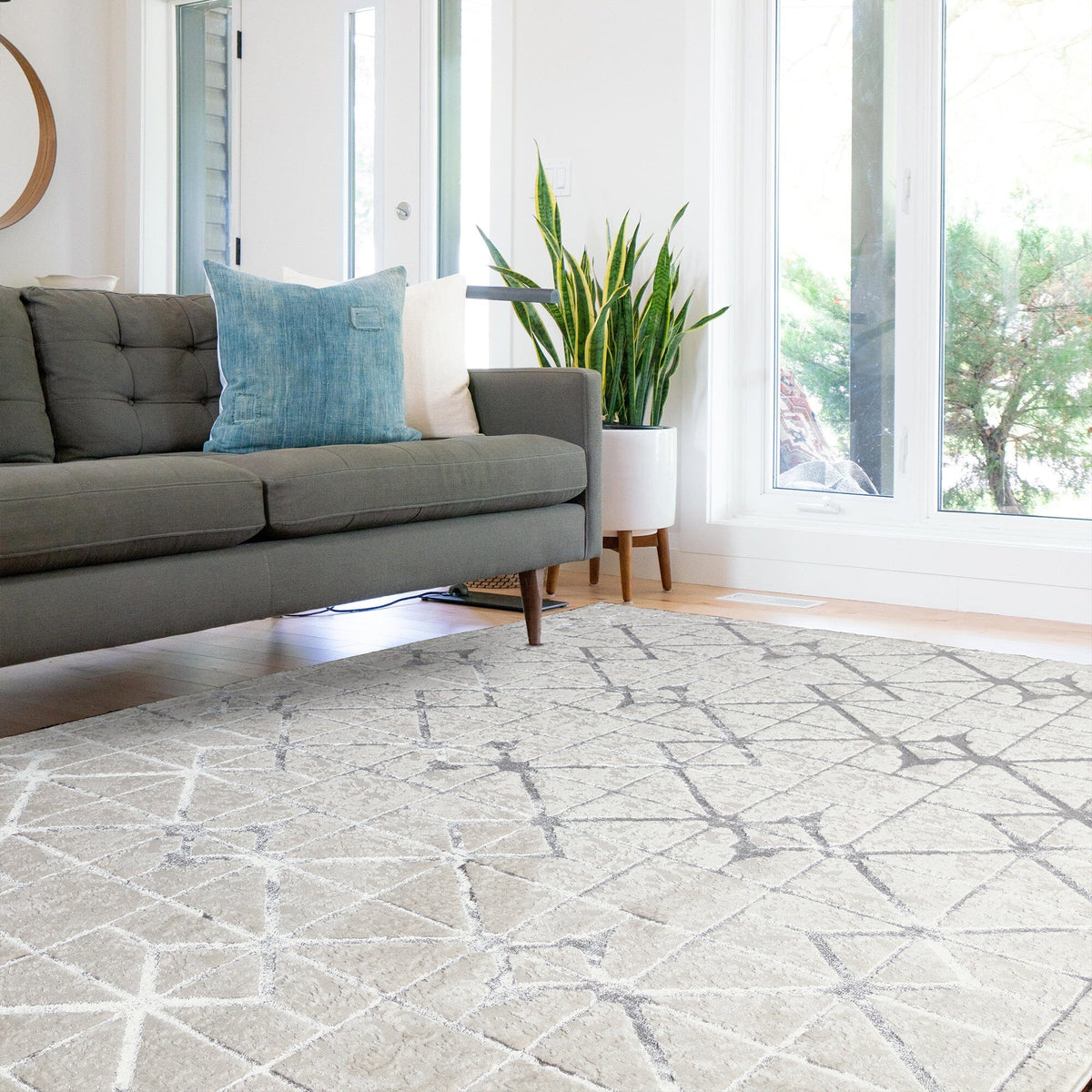 Aurora Lattice Metallic Silver Rug